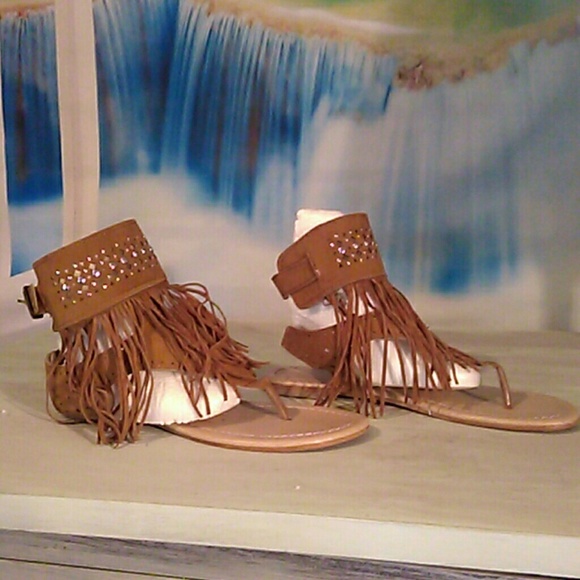 Cute faux brown fringe flat sandals - Picture 2 of 4